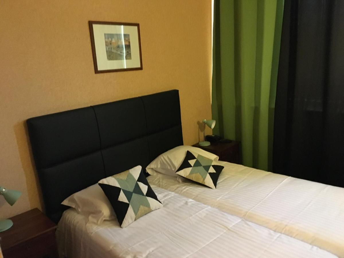 Hotel Dorele Montargis Zewnętrze zdjęcie