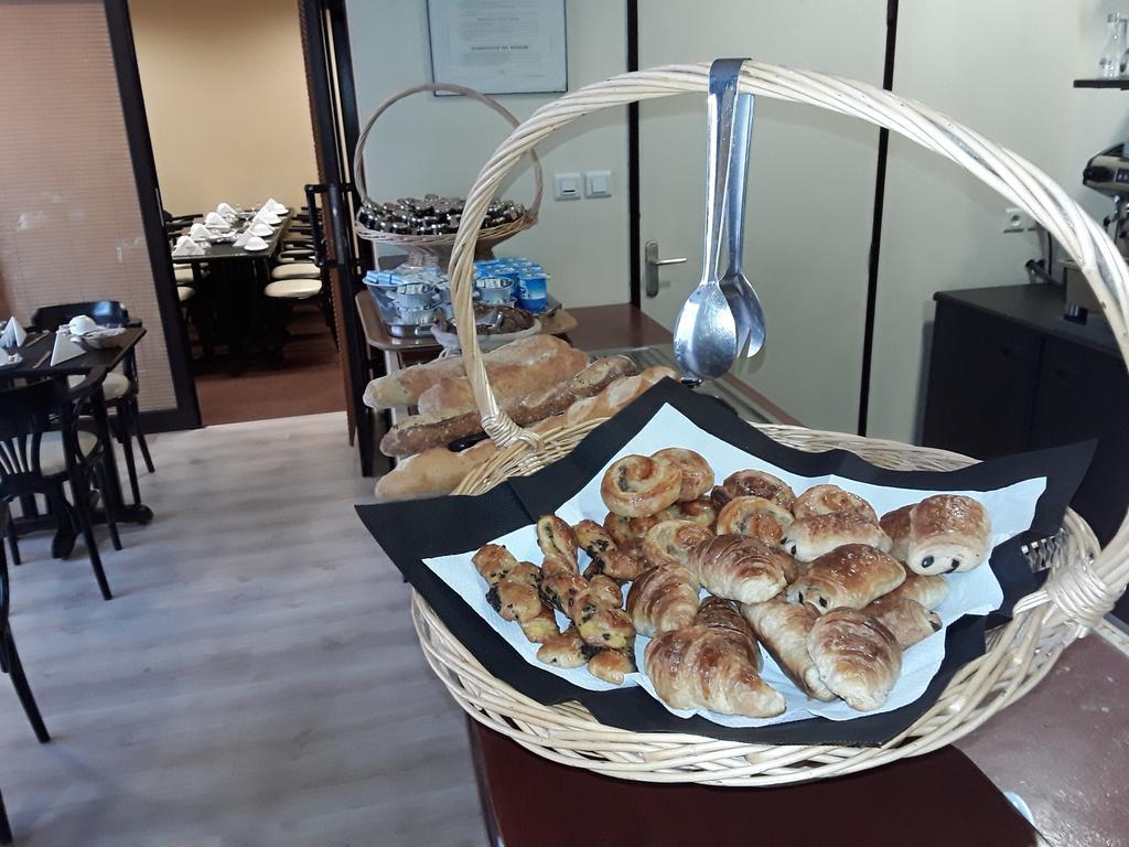 Hotel Dorele Montargis Zewnętrze zdjęcie